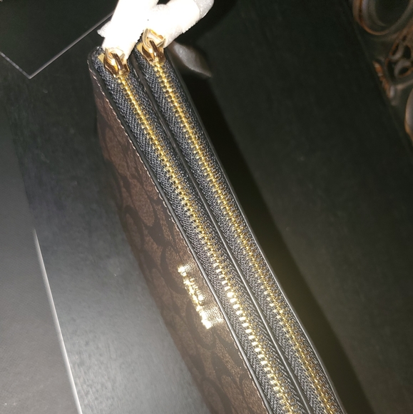 *SOLD*Coach signature Wristlet / Wallet - Picture 4 of 4